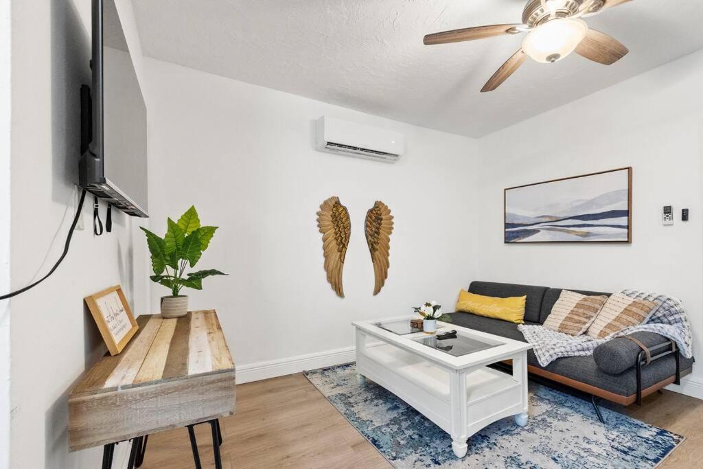 Intimate Casita Mia Minutes Away From Airport, Calle 8, Brickell, Coral Gables, The Beach And More! Miami Dış mekan fotoğraf